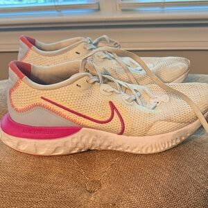 Nike Women's Athletic Shoes in White and Pink